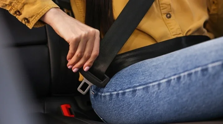 How Does the Seat Belt Prevent Injury